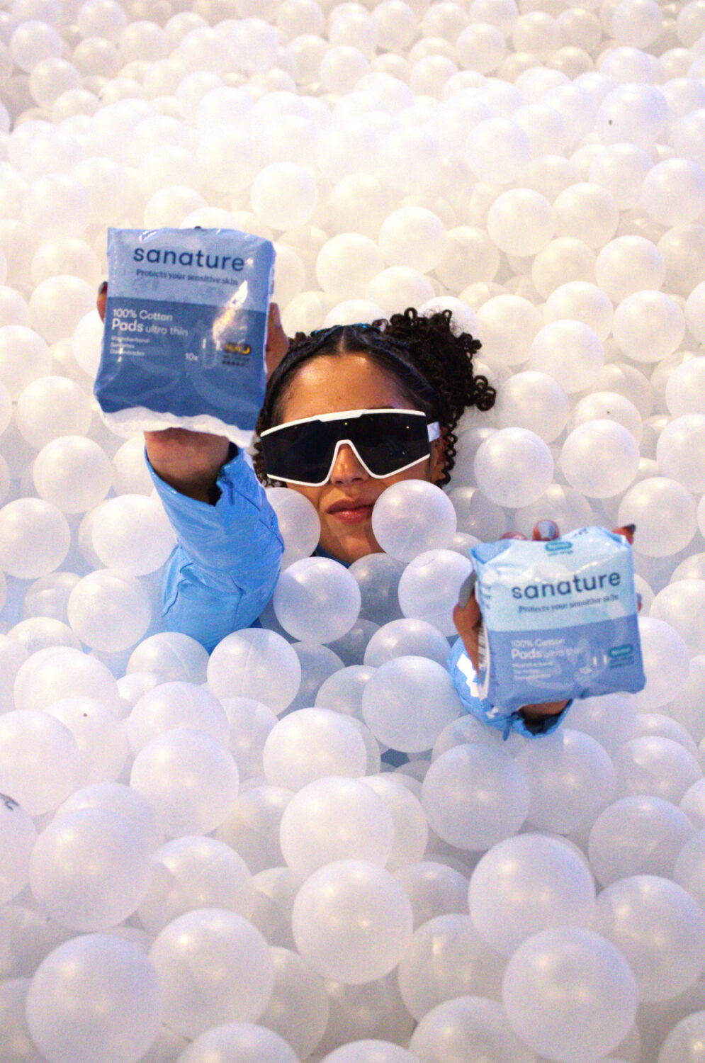 Nawwal Ghabri zangeres Kruloh met Sanature 100% katoenen maandverband